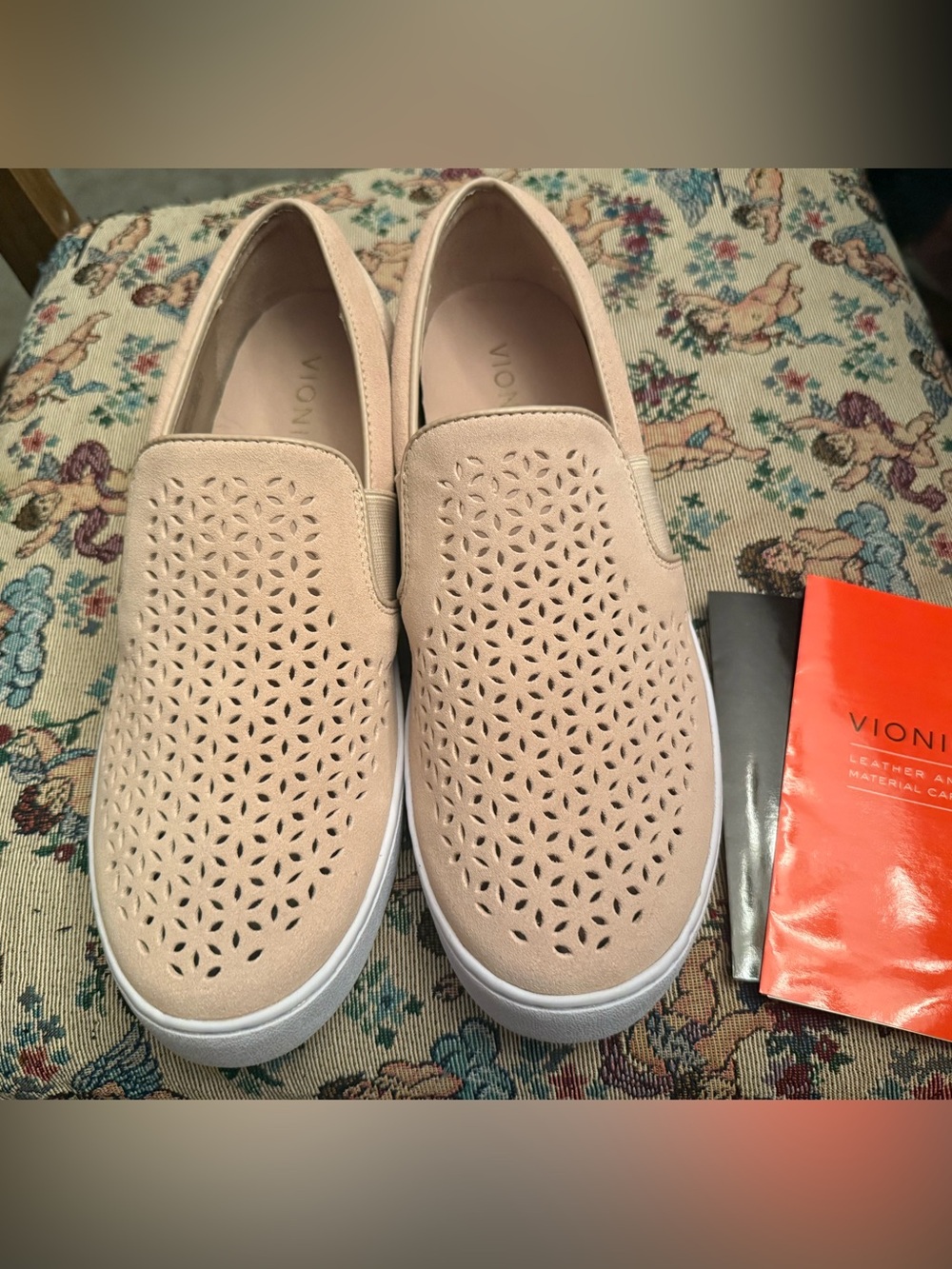Vionic KANI Slip-On Sneakers – Size 9